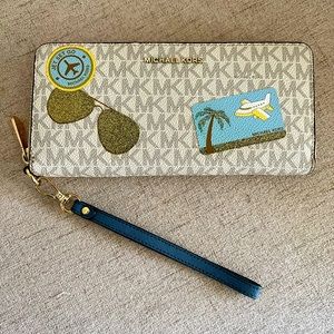 Michael Kors Wristlet/Wallet